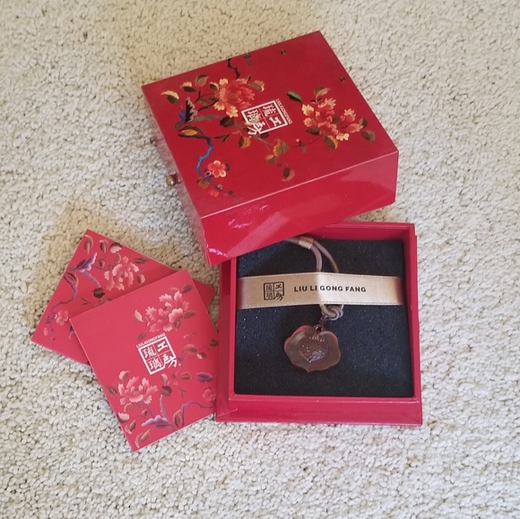 Liu Li Gong Fang Jewelry - Liu Li Crystal Glass Handcrafted Pendant w/Box